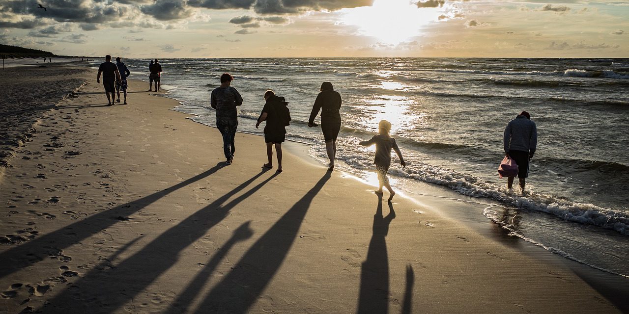 beach-5696492_1280 child benefit payments dentist